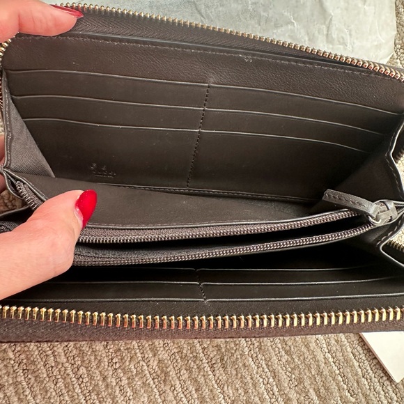 ✨PRICE IS FIRM✨ Authentic GUCCI microguccissima wallet - Picture 10 of 13